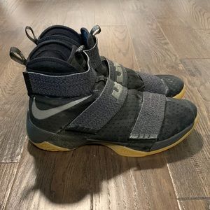 Nike Lebron Soldier 10 Black Gum Mens Size 13